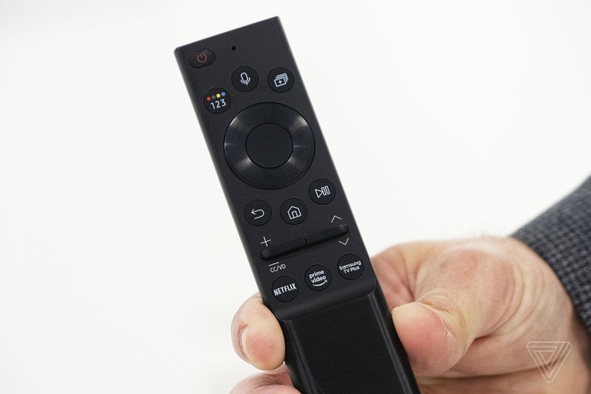 Bảo vệ môi trường kiểu Samsung, đến bảng điều khiển TV cũng lắp pin mặt trời, dùng được đến 7 năm - Ảnh 1. Bảo vệ môi trường kiểu Samsung, đến bảng điều khiển TV cũng lắp pin mặt trời, dùng được đến 7 năm - Ảnh 1.