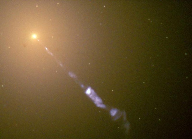 Các nhà khoa học tin rằng lỗ đen quái vật chính là lỗ sâu giúp con người xuyên qua không gian và thời gian - Ảnh 1.