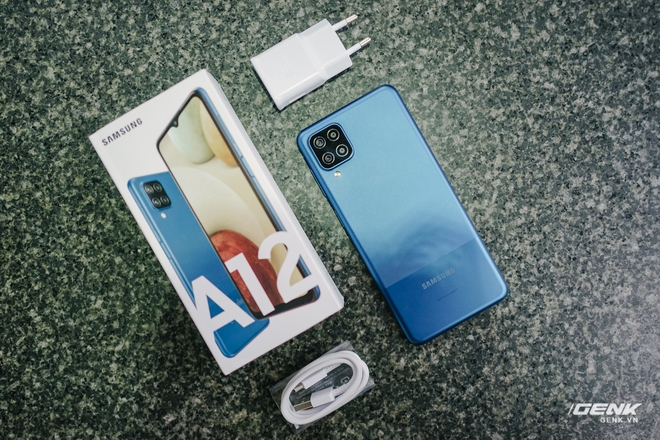 Trên tay Galaxy A12: Thiết kế trẻ trung, cụm 4 camera 48MP chất lượng, pin 5000mAh, giá chưa tới 4 triệu - Ảnh 2. Trên tay Galaxy A12: Thiết kế trẻ trung, cụm 4 camera 48MP chất lượng, pin 5000mAh, giá chưa tới 4 triệu - Ảnh 2.