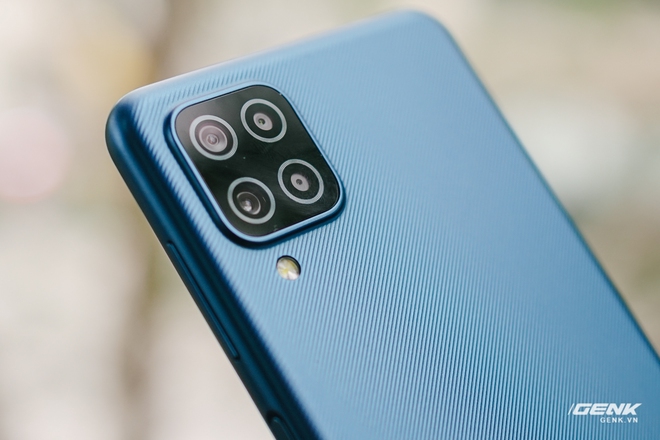 Trên tay Galaxy A12: Thiết kế trẻ trung, cụm 4 camera 48MP chất lượng, pin 5000mAh, giá chưa tới 4 triệu - Ảnh 6. Trên tay Galaxy A12: Thiết kế trẻ trung, cụm 4 camera 48MP chất lượng, pin 5000mAh, giá chưa tới 4 triệu - Ảnh 6.