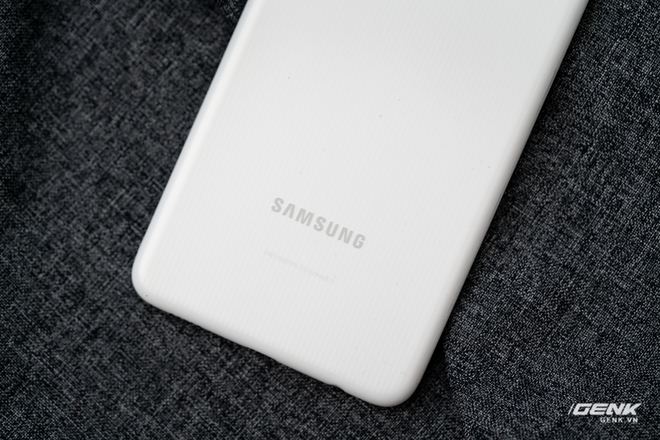 Trên tay Samsung Galaxy M22: Dày để tích hợp pin 5000mAh, màn hình 90Hz, camera 48MP - Ảnh 3. Trên tay Samsung Galaxy M22: Dày để tích hợp pin 5000mAh, màn hình 90Hz, camera 48MP - Ảnh 3.