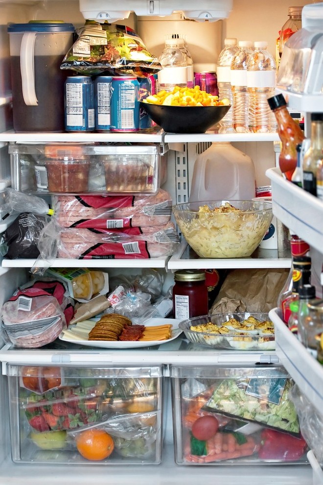 Tủ lạnh đầy ự hay tủ lạnh trống không: Cái nào sẽ tốn điện hơn? - Ảnh 1.