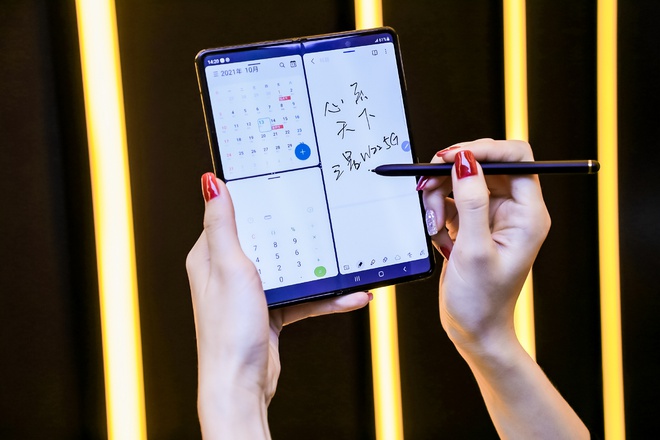 Samsung W22 5G ra mắt: Là Galaxy Z Fold3 đổi tên nhưng chỉ dành cho người dùng Trung Quốc, giá 60 triệu đồng - Ảnh 6. Samsung W22 5G ra mắt: Là Galaxy Z Fold3 đổi tên nhưng chỉ dành cho người dùng Trung Quốc, giá 60 triệu đồng - Ảnh 6.