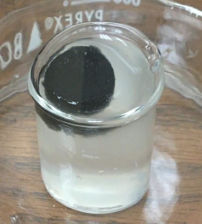 Hydrogel tablets clean river water quickly, allowing you to drink clean water in just 1 hour - Photo 2. Viên nén hydrogel làm sạch nước sông nhanh chóng, cho phép bạn có thể uống nước sạch chỉ trong vòng 1 giờ - Ảnh 2.
