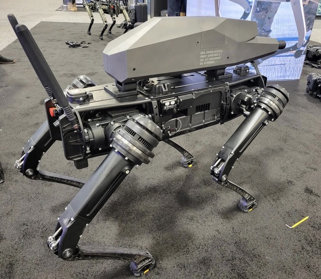 Chó robot đã được trang bị súng trường: zoom quang 30x, camera nhiệt, có thể bắn trúng mục tiêu cách 1.200m - Ảnh 2.