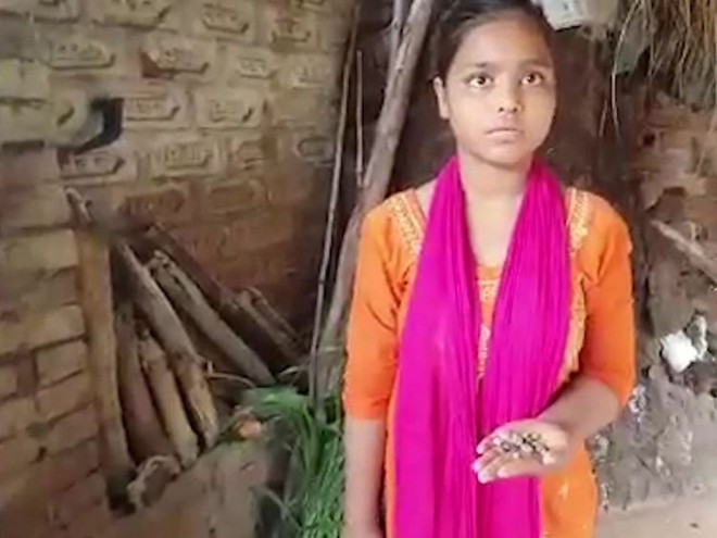 Kỳ lạ bé gái 15 tuổi ở Ấn Độ khóc ra đá suốt 2 tháng - Ảnh 2.