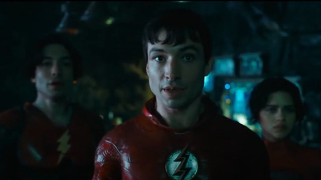 The Flash tung teaser mới: 2 Barry Allen cùng xuất hiện, Batman cũ trở lại, DCEU chính thức bước vào đa vũ trụ - Ảnh 2. The Flash tung teaser mới: 2 Barry Allen cùng xuất hiện, Batman cũ trở lại, DCEU chính thức bước vào đa vũ trụ - Ảnh 2.