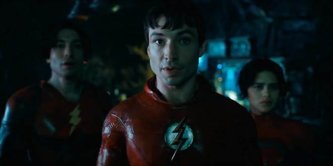 Soi teaser mới của The Flash: Barry Allen hack thời gian để về quá khứ cứu mẹ, Batman sẽ hi sinh? - Ảnh 14.