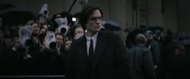 Soi trailer The Batman: Chàng Dơi đối mặt với 2 phản diện Riddler và Penguin, miêu nữ Catwoman cũng xuất hiện góp vui - Ảnh 9. Soi trailer The Batman: Chàng Dơi đối mặt với 2 phản diện Riddler và Penguin, miêu nữ Catwoman cũng xuất hiện góp vui - Ảnh 9.