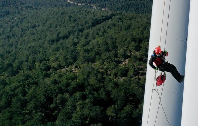 Cuộc sống của một kỹ thuật viên bảo trì tuabin điện gió: Lương cao, môi trường làm việc thoáng đãng, phù hợp người thích leo trèo - Ảnh 3.