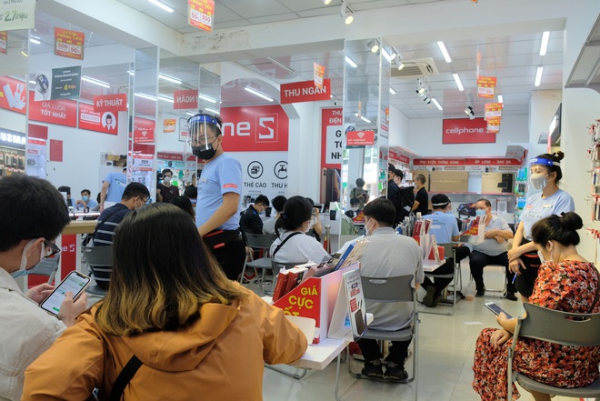 Sau nới lỏng giãn cách, sức mua hàng điện tử tăng 30-50%, iPhone 13 tăng gấp đôi - Ảnh 2. Sau nới lỏng giãn cách, sức mua hàng điện tử tăng 30-50%, iPhone 13 tăng gấp đôi - Ảnh 2.