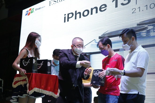 Sau nới lỏng giãn cách, sức mua hàng điện tử tăng 30-50%, iPhone 13 tăng gấp đôi - Ảnh 6. Sau nới lỏng giãn cách, sức mua hàng điện tử tăng 30-50%, iPhone 13 tăng gấp đôi - Ảnh 6.