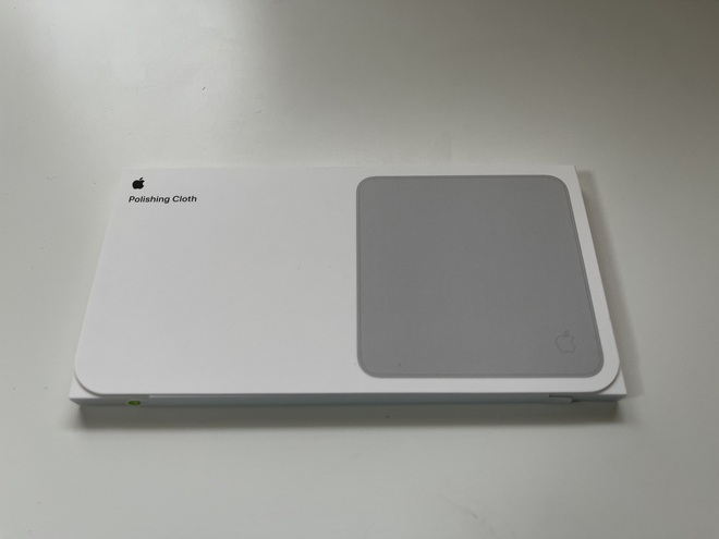 Cận cảnh miếng giẻ lau 19 USD của Apple: Không rõ chất liệu, hộp đựng khá lớn, có tên tiếng Việt trên bao bì - Ảnh 1. Cận cảnh miếng giẻ lau 19 USD của Apple: Không rõ chất liệu, hộp đựng khá lớn, có tên tiếng Việt trên bao bì - Ảnh 1.