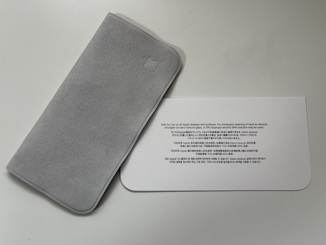 Cận cảnh miếng giẻ lau 19 USD của Apple: Không rõ chất liệu, hộp đựng khá lớn, có tên tiếng Việt trên bao bì - Ảnh 3. Cận cảnh miếng giẻ lau 19 USD của Apple: Không rõ chất liệu, hộp đựng khá lớn, có tên tiếng Việt trên bao bì - Ảnh 3.