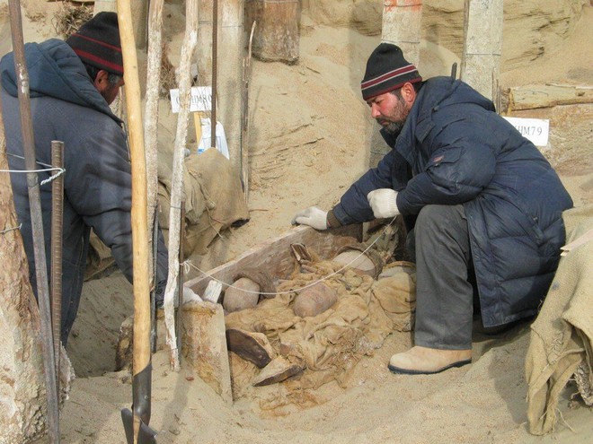 Bí ẩn những xác ướp chôn trong quan tài thuyền giữa sa mạc Trung Quốc - Ảnh 5.