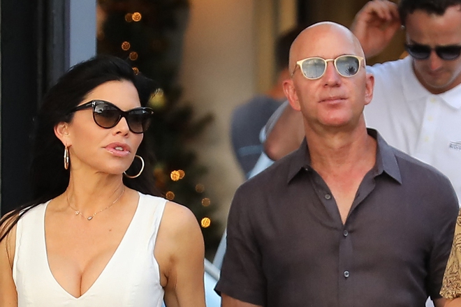 Jeff Bezos mua nhà mới sau nhiều tuần làm từ thiện - Ảnh 1. Jeff Bezos mua nhà mới sau nhiều tuần làm từ thiện - Ảnh 1.