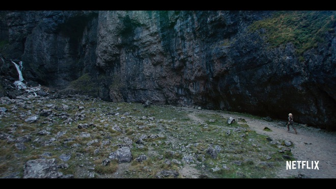 Soi trailer The Witcher mùa 2: Cha con Geralt song kiếm hợp bích đối đầu quái vật ma cây, siêu sát thủ chuyên săn lùng Ciri chính thức lộ diện - Ảnh 18. Soi trailer The Witcher mùa 2: Cha con Geralt song kiếm hợp bích đối đầu quái vật ma cây, siêu sát thủ chuyên săn lùng Ciri chính thức lộ diện - Ảnh 18.
