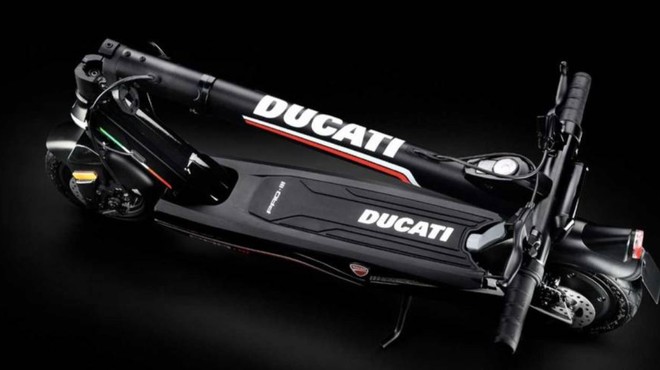 Ducati ra mắt scooter điện Ducati Pro-III: tốc độ tối đa 25km/h, đi tối đa 50km, giá 924 USD - Ảnh 4.