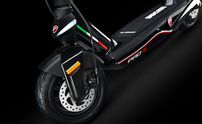 Ducati ra mắt scooter điện Ducati Pro-III: tốc độ tối đa 25km/h, đi tối đa 50km, giá 924 USD - Ảnh 5.