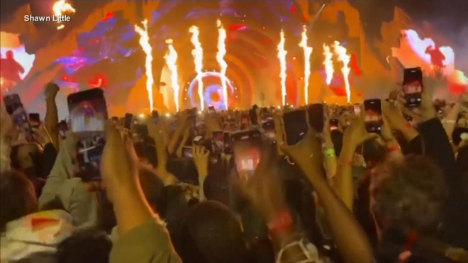 Vật lý đằng sau thảm kịch Astroworld: Khi đám đông trở thành chất lỏng giống như khối lượng, bạn có thể chết đuối trong biển người - Ảnh 6.