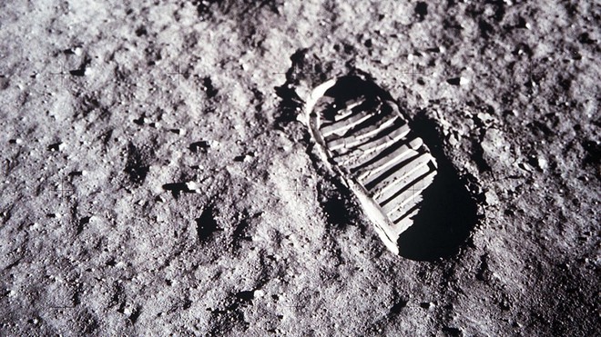 The lunar crust alone contains enough oxygen for 8 billion users for 100,000 years - Photo 3.