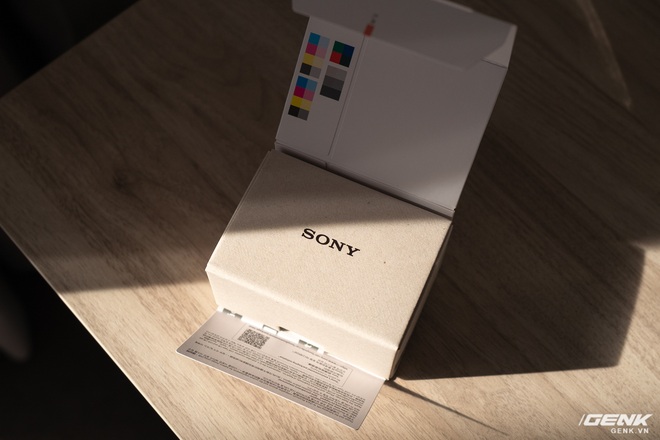 Mở hộp Sony WF-C500: Tai nghe True Wireless tầm trung, nhỏ gọn, chống nước IPX4 và pin 20 tiếng - Ảnh 3.