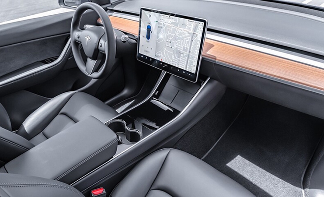 Lack of chips, Tesla sells electric cars without USB charging ports - Photo 2.