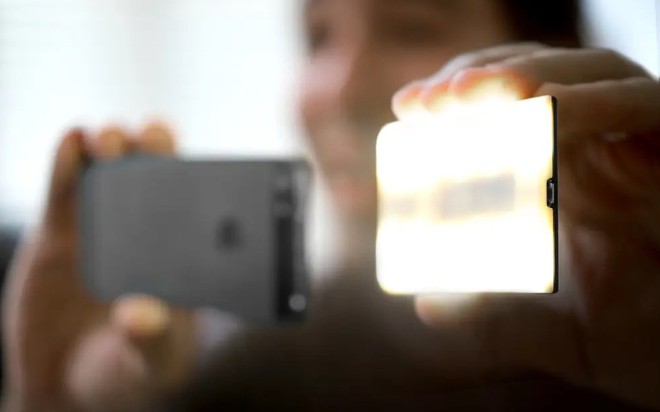 Appears a patent that allows iPhone to connect to an external flash - Photo 1.