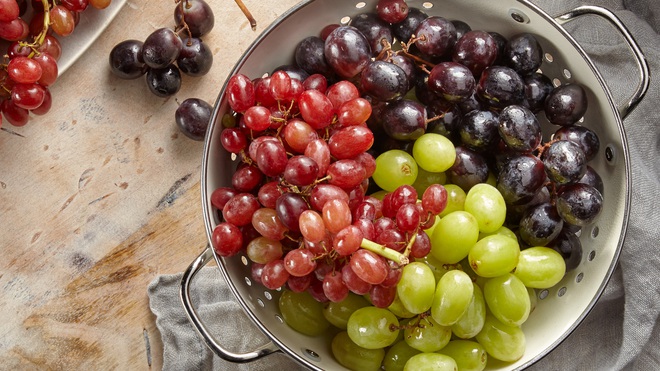 Research: grapes in the diet help increase beneficial bacteria in the gut, reduce cholesterol in the blood - Photo 1.