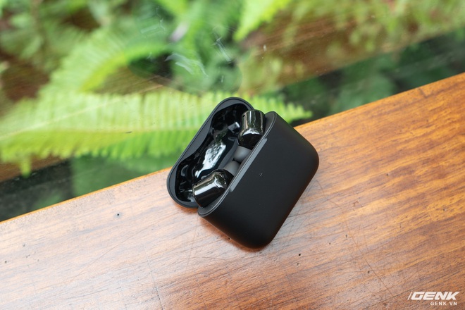 Mở hộp Razer Hammerhead TWS 2021 (Gen 2): Chống ồn chủ động, đèn đổi màu RGB, độ trễ âm thanh thấp 60ms, đáng nâng cấp so với bản 2019 - Ảnh 4. Mở hộp Razer Hammerhead TWS 2021 (Gen 2): Chống ồn chủ động, đèn đổi màu RGB, độ trễ âm thanh thấp 60ms, đáng nâng cấp so với bản 2019 - Ảnh 4.