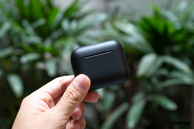 Trên tay Razer Hammerhead True Wireless X: Tai nghe gaming dạng ear-bud, đèn trang trí màu xanh, kháng nước IPX4 - Ảnh 4. Trên tay Razer Hammerhead True Wireless X: Tai nghe gaming dạng ear-bud, đèn trang trí màu xanh, kháng nước IPX4 - Ảnh 4.