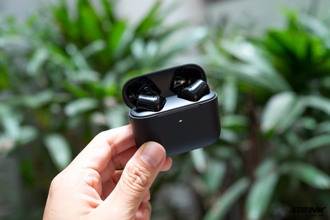 Trên tay Razer Hammerhead True Wireless X: Tai nghe gaming dạng ear-bud, đèn trang trí màu xanh, kháng nước IPX4 - Ảnh 7. Trên tay Razer Hammerhead True Wireless X: Tai nghe gaming dạng ear-bud, đèn trang trí màu xanh, kháng nước IPX4 - Ảnh 7.