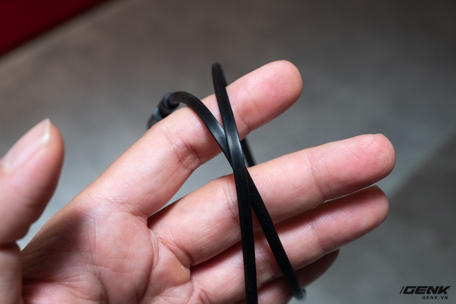 Trên tay Razer Hammerhead True Wireless X: Tai nghe gaming dạng ear-bud, đèn trang trí màu xanh, kháng nước IPX4 - Ảnh 3. Trên tay Razer Hammerhead True Wireless X: Tai nghe gaming dạng ear-bud, đèn trang trí màu xanh, kháng nước IPX4 - Ảnh 3.