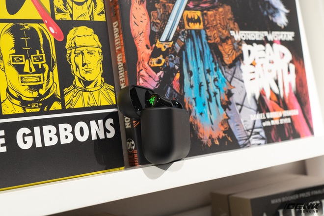 Trên tay Razer Hammerhead True Wireless X: Tai nghe gaming dạng ear-bud, đèn trang trí màu xanh, kháng nước IPX4 - Ảnh 9. Trên tay Razer Hammerhead True Wireless X: Tai nghe gaming dạng ear-bud, đèn trang trí màu xanh, kháng nước IPX4 - Ảnh 9.