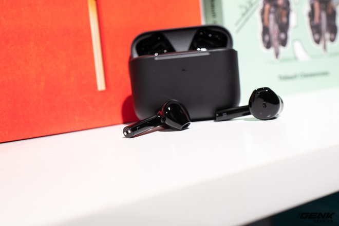 Trên tay Razer Hammerhead True Wireless X: Tai nghe gaming dạng ear-bud, đèn trang trí màu xanh, kháng nước IPX4 - Ảnh 13. Trên tay Razer Hammerhead True Wireless X: Tai nghe gaming dạng ear-bud, đèn trang trí màu xanh, kháng nước IPX4 - Ảnh 13.