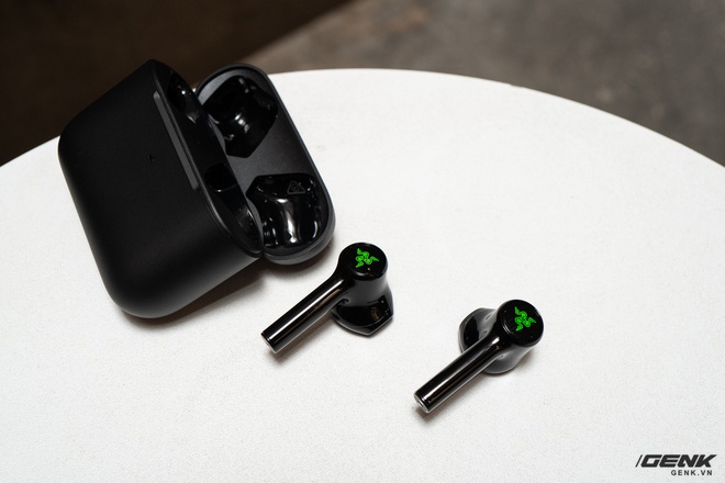 Trên tay Razer Hammerhead True Wireless X: Tai nghe gaming dạng ear-bud, đèn trang trí màu xanh, kháng nước IPX4 - Ảnh 8. Trên tay Razer Hammerhead True Wireless X: Tai nghe gaming dạng ear-bud, đèn trang trí màu xanh, kháng nước IPX4 - Ảnh 8.