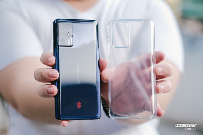 Trên tay Red Magic 6R: Đã có bản chính hãng, Snapdragon 888 chiến game mượt nhưng giao diện chưa hoàn chỉnh, giá từ 15.5 triệu đồng - Ảnh 4. Trên tay Red Magic 6R: Đã có bản chính hãng, Snapdragon 888 chiến game mượt nhưng giao diện chưa hoàn chỉnh, giá từ 15.5 triệu đồng - Ảnh 4.