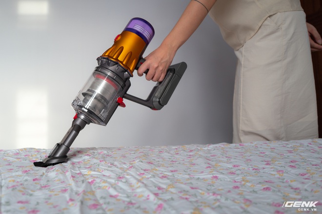 Trên tay và trải nghiệm nhanh máy hút bụi Dyson V12 Detect Slim: Choáng váng vì rất nhiều đồ kèm theo, nhưng dùng rồi lại thấy phê - Ảnh 20. Trên tay và trải nghiệm nhanh máy hút bụi Dyson V12 Detect Slim: Choáng váng vì rất nhiều đồ kèm theo, nhưng dùng rồi lại thấy phê - Ảnh 20.