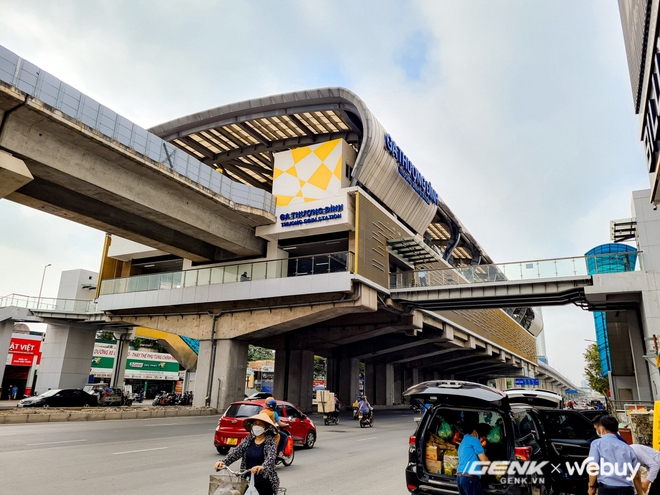 Trải nghiệm tàu điện trên cao ở Hà Nội: Tạm biệt nắng nóng, tắc đường, đi êm ru lại nhiều góc sống ảo đẹp mê - Ảnh 2.