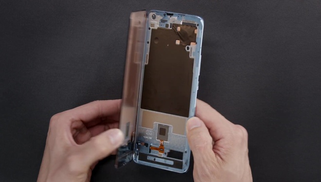 Xiaomi himself operated the Mi 11 belly open, proving that this machine is extremely easy to repair - Photo 10. Xiaomi tự mình mổ bụng Mi 11, chứng minh chiếc máy này cực kỳ dễ sửa chữa - Ảnh 10.