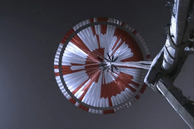 NASA giấu mật mã bí mật gì trong chiếc chiếc dù khổng lồ của xe tự hành thăm dò sao Hỏa? - Ảnh 1.