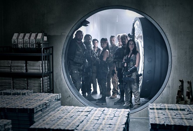 Trailer Army of the Dead lên sóng: Mãn nhãn với phi vụ cướp nhà băng gay cấn giữa trung tâm đại dịch zombie - Ảnh 2. Trailer Army of the Dead lên sóng: Mãn nhãn với phi vụ cướp nhà băng gay cấn giữa trung tâm đại dịch zombie - Ảnh 2.