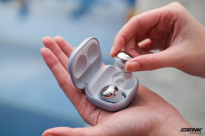 Open the Galaxy Buds Pro headset box: Samsung's first half of 2020 TWS trump card, more innovative features and more money - Photo 5. Mở hộp tai nghe Galaxy Buds Pro: Át chủ bài TWS nửa đầu năm 2020 của Samsung, nhiều tính năng cải tiến và đáng tiền hơn - Ảnh 5.