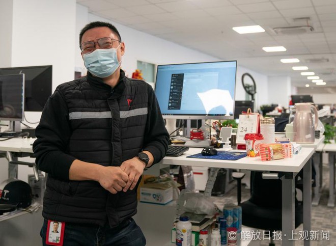 Bên trong siêu nhà máy Tesla Thượng Hải: Chủ tịch ngồi cạnh dây chuyền sản xuất, mọi thứ tự động hóa tối đa, dấu vết từng con ốc đều có thể truy xuất - Ảnh 1. Bên trong siêu nhà máy Tesla Thượng Hải: Chủ tịch ngồi cạnh dây chuyền sản xuất, mọi thứ tự động hóa tối đa, dấu vết từng con ốc đều có thể truy xuất - Ảnh 1.