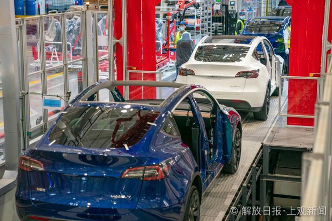 Bên trong siêu nhà máy Tesla Thượng Hải: Chủ tịch ngồi cạnh dây chuyền sản xuất, mọi thứ tự động hóa tối đa, dấu vết từng con ốc đều có thể truy xuất - Ảnh 10. Bên trong siêu nhà máy Tesla Thượng Hải: Chủ tịch ngồi cạnh dây chuyền sản xuất, mọi thứ tự động hóa tối đa, dấu vết từng con ốc đều có thể truy xuất - Ảnh 10.