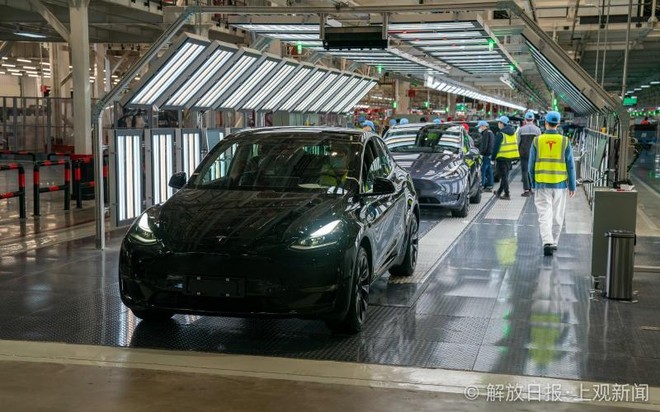 Bên trong siêu nhà máy Tesla Thượng Hải: Chủ tịch ngồi cạnh dây chuyền sản xuất, mọi thứ tự động hóa tối đa, dấu vết từng con ốc đều có thể truy xuất - Ảnh 13. Bên trong siêu nhà máy Tesla Thượng Hải: Chủ tịch ngồi cạnh dây chuyền sản xuất, mọi thứ tự động hóa tối đa, dấu vết từng con ốc đều có thể truy xuất - Ảnh 13.