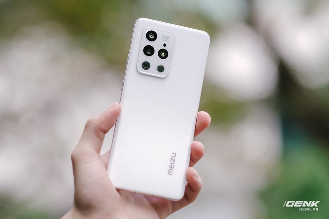 Trên tay Meizu 18 series tại VN: Thiết kế đẹp, màn hình QHD 120Hz, Snapdragon 888, giá từ 16.5 triệu đồng - Ảnh 7. Trên tay Meizu 18 series tại VN: Thiết kế đẹp, màn hình QHD 120Hz, Snapdragon 888, giá từ 16.5 triệu đồng - Ảnh 7.