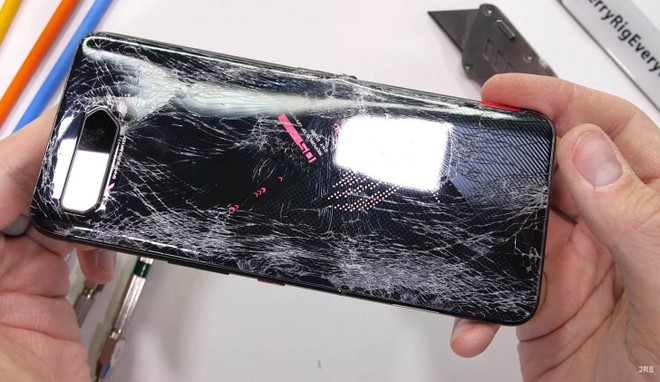 ROG Phone 5 “tan tành” sau màn thử nghiệm độ bền - Ảnh 1.