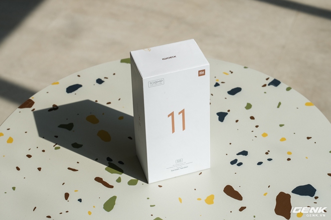 Mở hộp và cảm nhận nhanh Xiaomi Mi 11 5G: Chạy Snapdragon 888 cực khủng, màu Xanh Chân Trời rất đẹp, kèm sẵn củ sạc nhanh 55W - Ảnh 1. Mở hộp và cảm nhận nhanh Xiaomi Mi 11 5G: Chạy Snapdragon 888 cực khủng, màu Xanh Chân Trời rất đẹp, kèm sẵn củ sạc nhanh 55W - Ảnh 1.