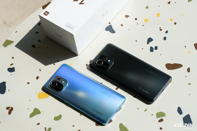 Mở hộp và cảm nhận nhanh Xiaomi Mi 11 5G: Chạy Snapdragon 888 cực khủng, màu Xanh Chân Trời rất đẹp, kèm sẵn củ sạc nhanh 55W - Ảnh 3. Mở hộp và cảm nhận nhanh Xiaomi Mi 11 5G: Chạy Snapdragon 888 cực khủng, màu Xanh Chân Trời rất đẹp, kèm sẵn củ sạc nhanh 55W - Ảnh 3.